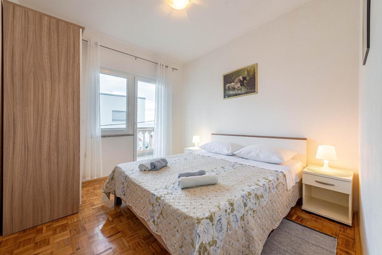 Family Friendly Seaside Apartments Kozino, Zadar - 5749 Petrcane Exterior foto