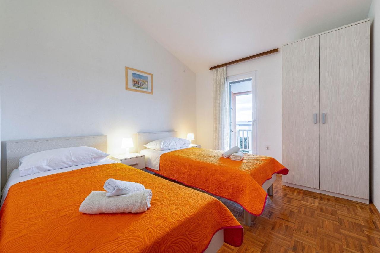 Family Friendly Seaside Apartments Kozino, Zadar - 5749 Petrcane Exterior foto