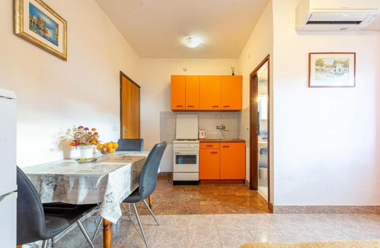 Family Friendly Seaside Apartments Kozino, Zadar - 5749 Petrcane Exterior foto