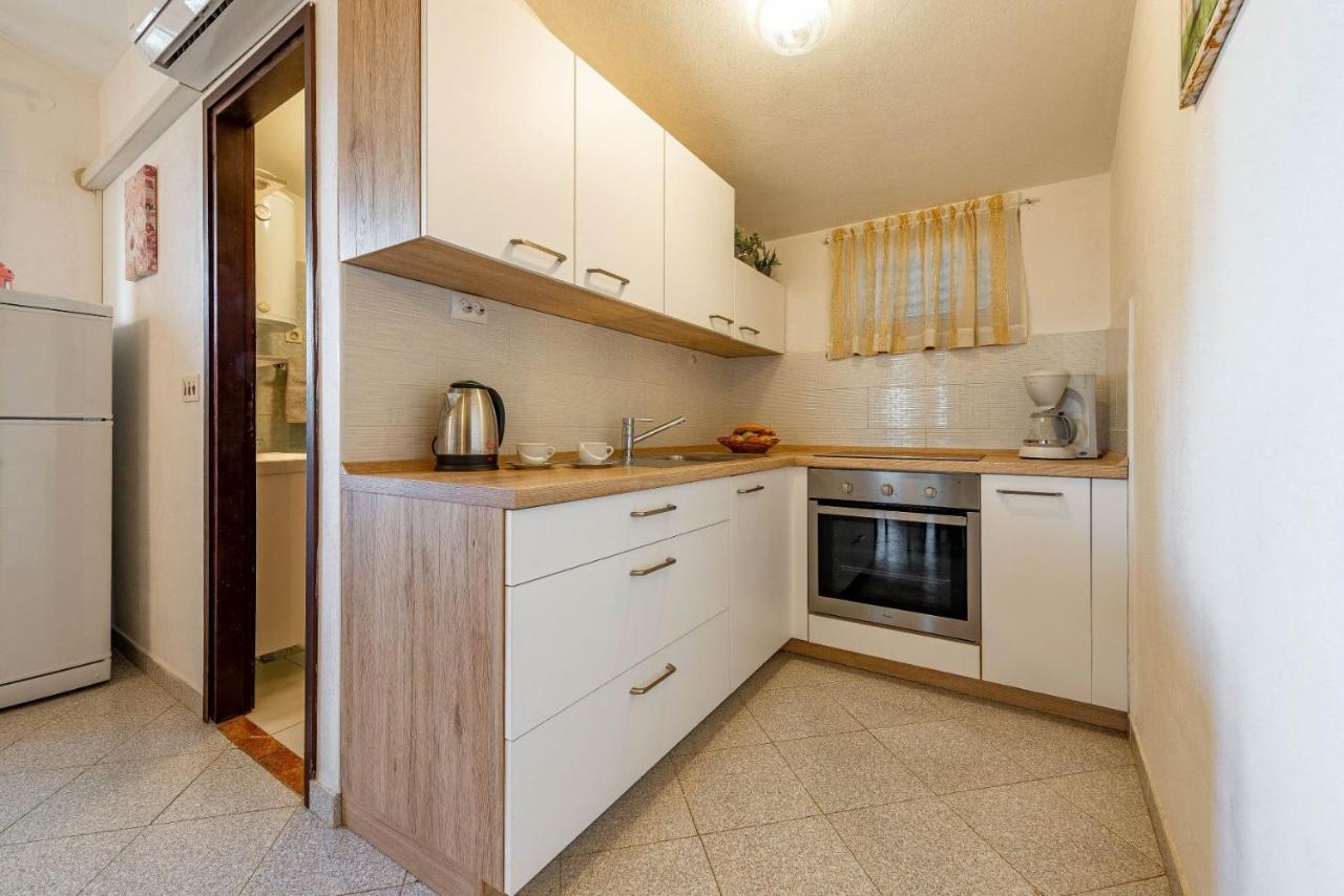 Family Friendly Seaside Apartments Kozino, Zadar - 5749 Petrcane Exterior foto