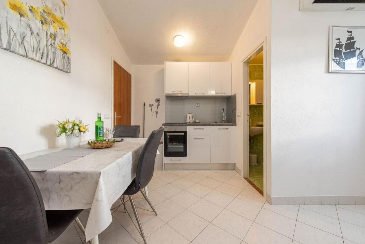 Family Friendly Seaside Apartments Kozino, Zadar - 5749 Petrcane Exterior foto